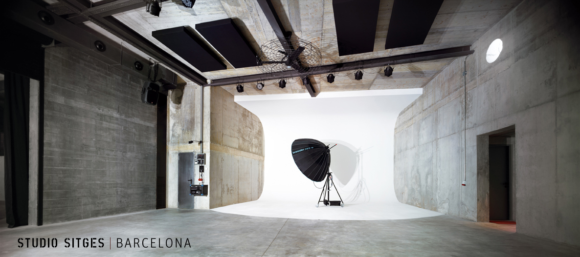 The Studio B special cyclorama infinity wall